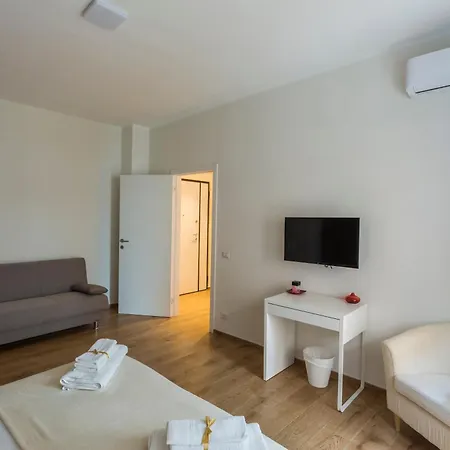 Apartment H49 *